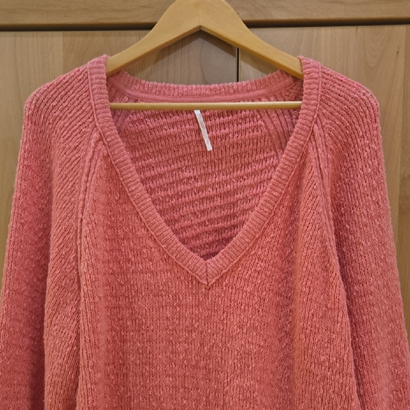 Free People West Coast V Neck Pink Sweater, Comfy Vibes, Statement, M - Picture 3 of 8